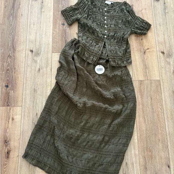 VRG GRL- olive smocked top and skirt - Picture 2 of 4